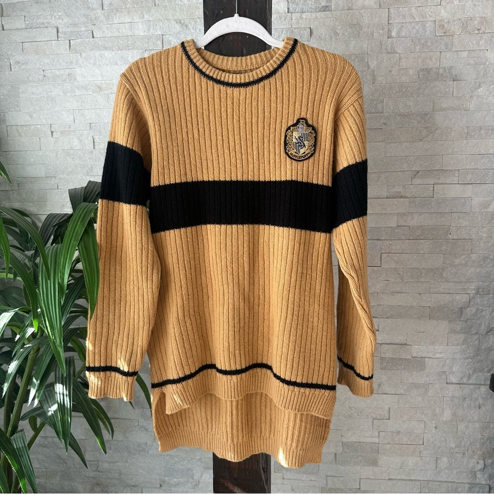 Wizarding World of Harry Potter Hufflepuff Quidditch Adult Wool Sweater Size L